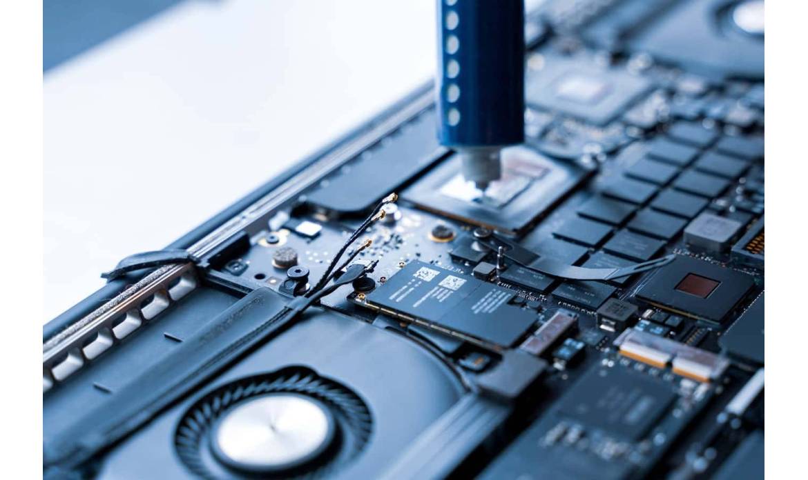 Jakie uszkodzenia laptopów opłaca się naprawiać, a jakie nie?
